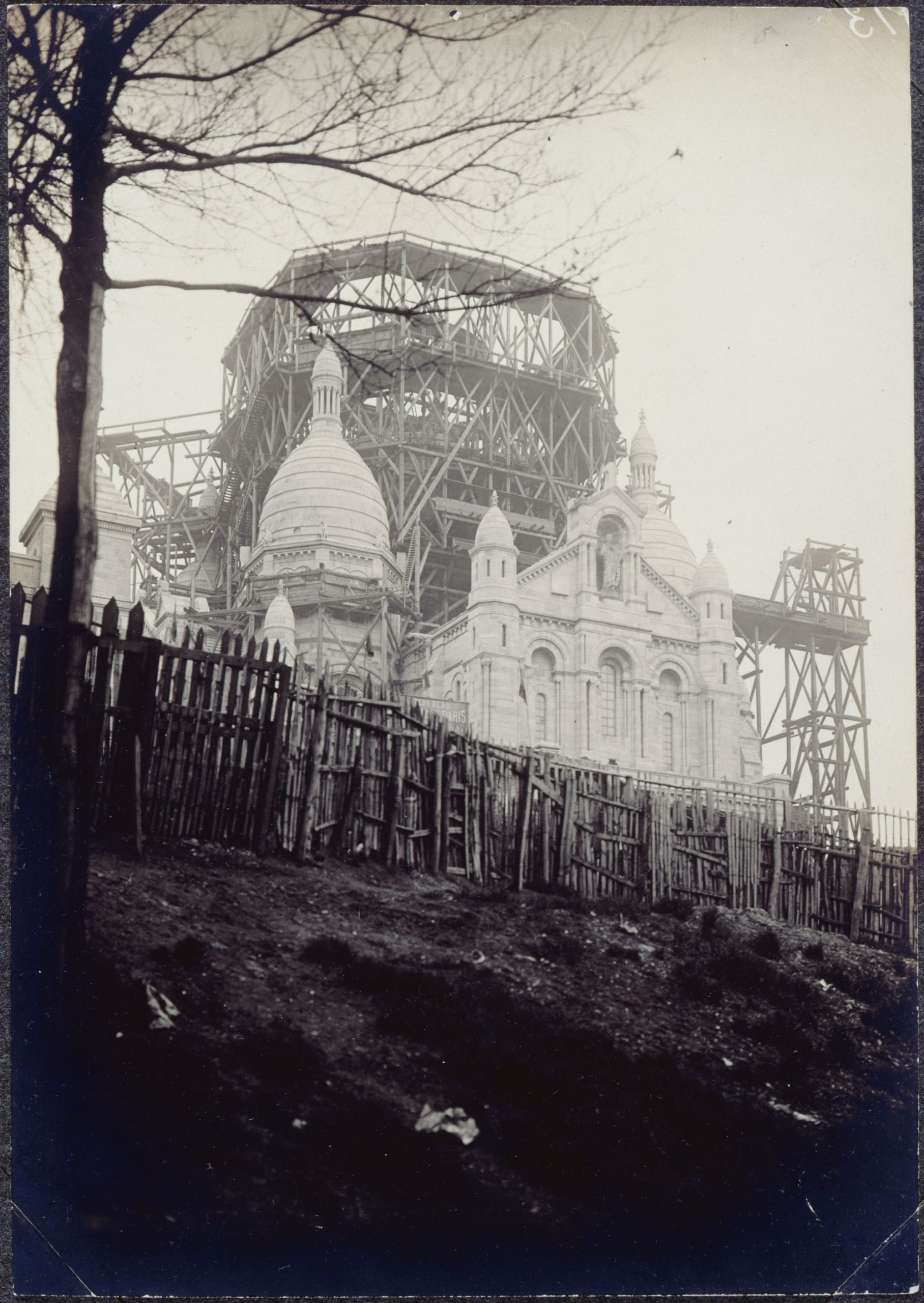1895年聖心堂大圓頂施工中
