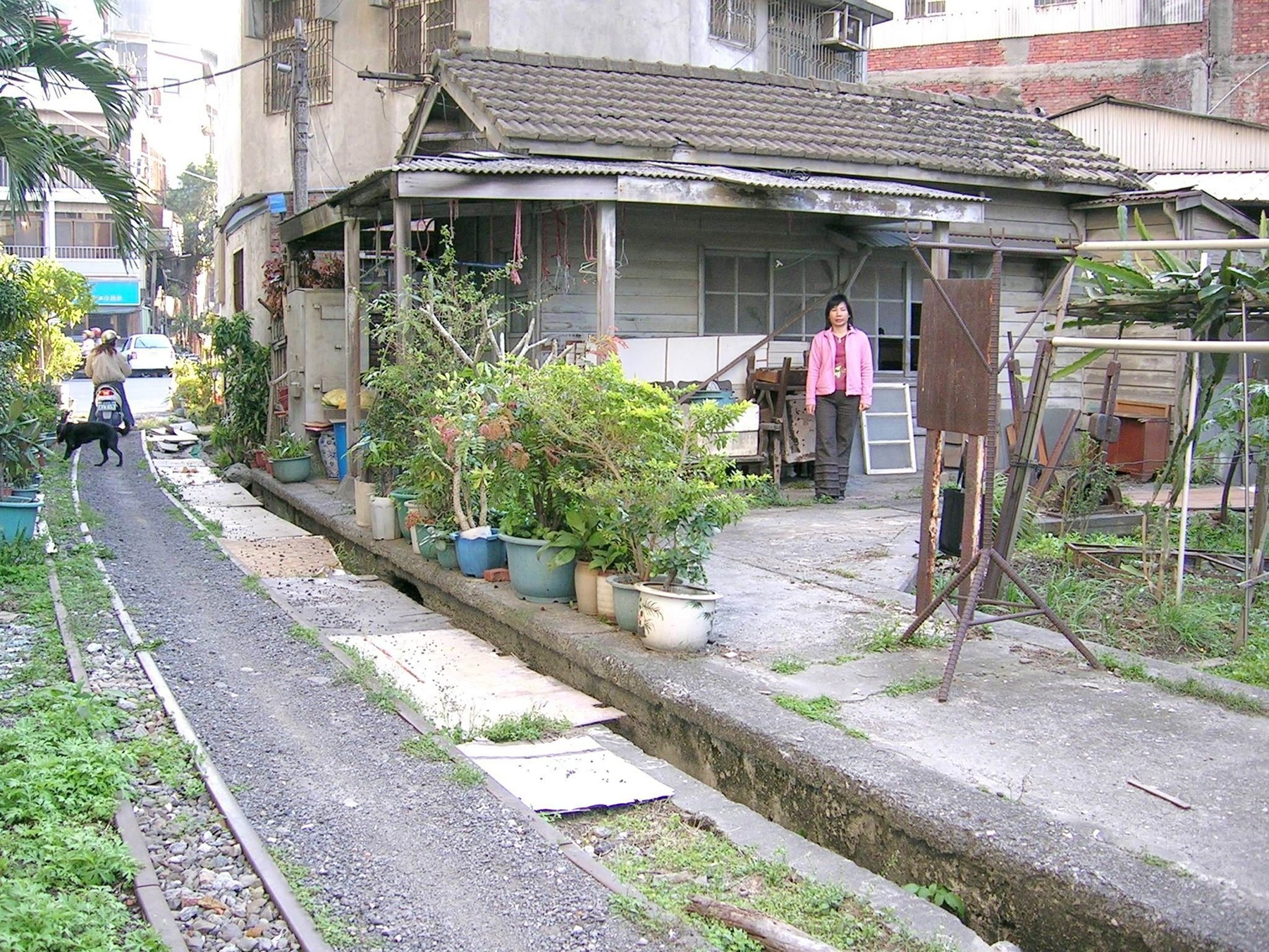 2005年南員林站荒廢木造站房