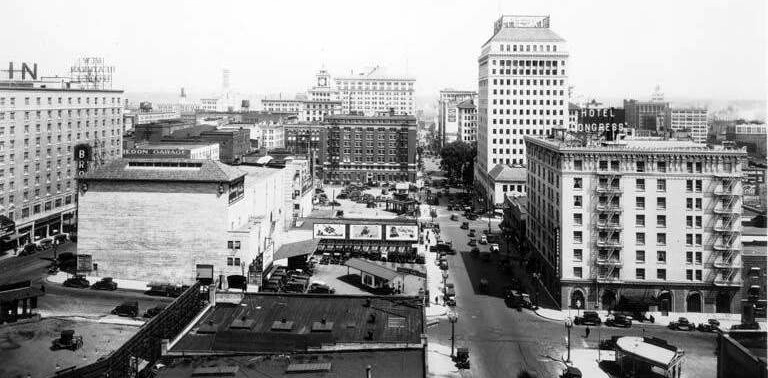 約1930年自第六大道向北望的波特蘭街景