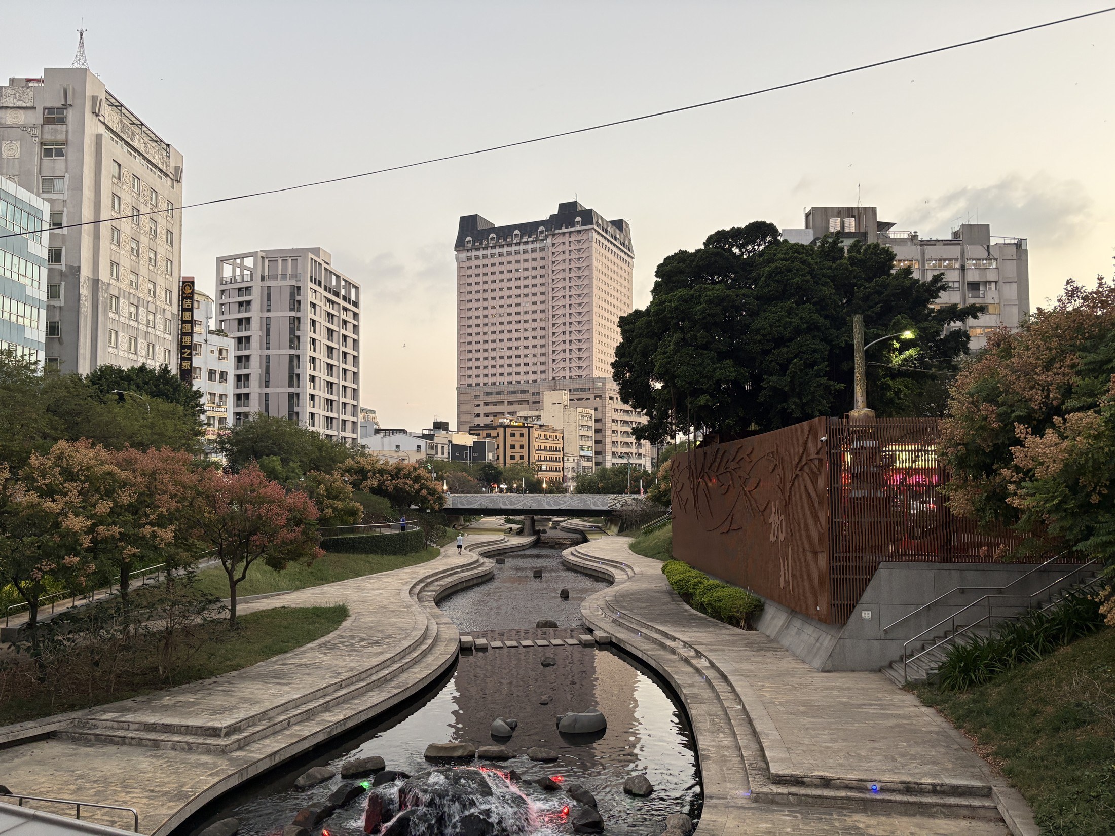傍晚的柳川水岸步道