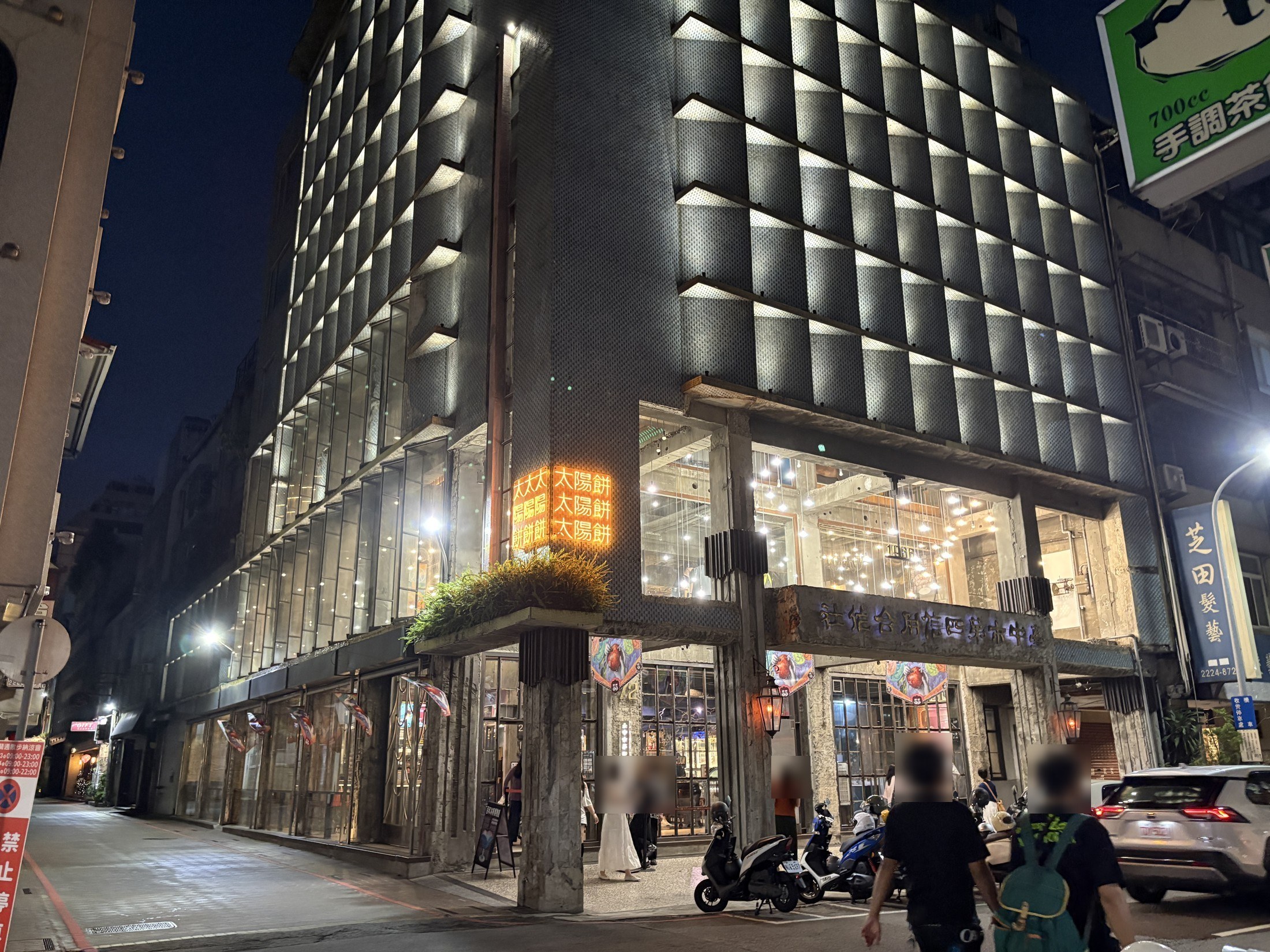 夜晚的第四信用合作社建築